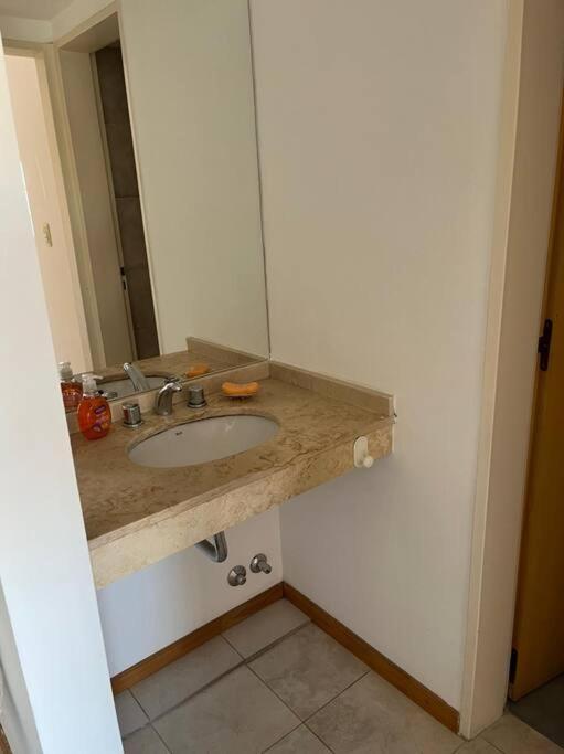 Hermoso Departamento Con Parrillero. Zona Centro Rosario